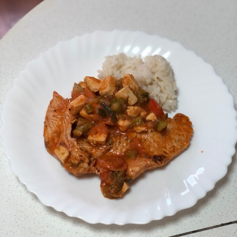 Puran v zelenjavni omaki s&nbsp;tofujem