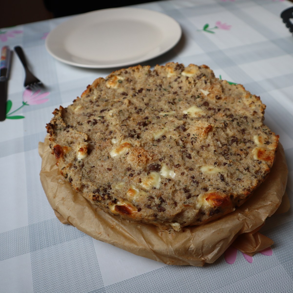 Kruhov narastek z mletim mesom in sirom&nbsp;🧀